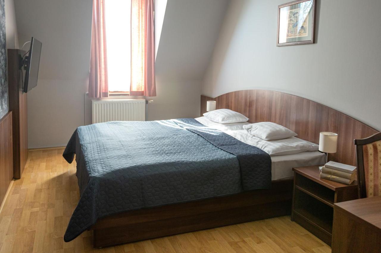 Bed and Breakfast Tercia Hubertus Panzio Шопрон Экстерьер фото